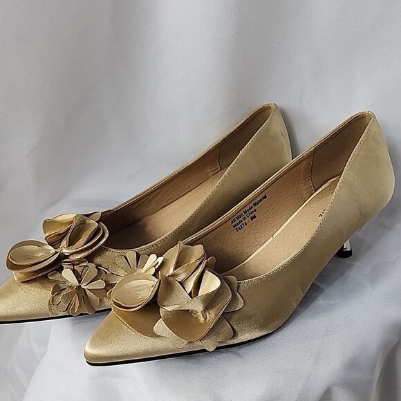 Champagne Gold Floral Kitten Heels Size 8 M - Picture 5 of 16